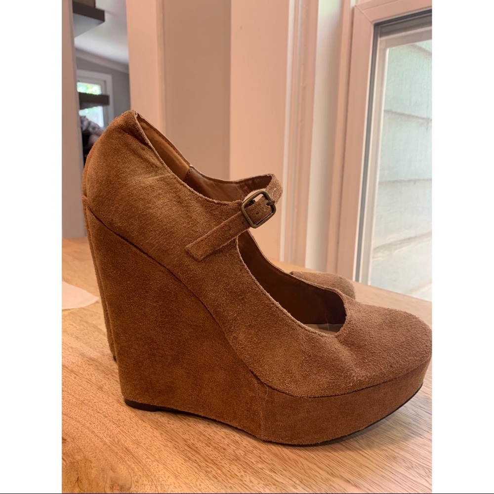 Kimchi blue urban outfitters faux suede wedge 9